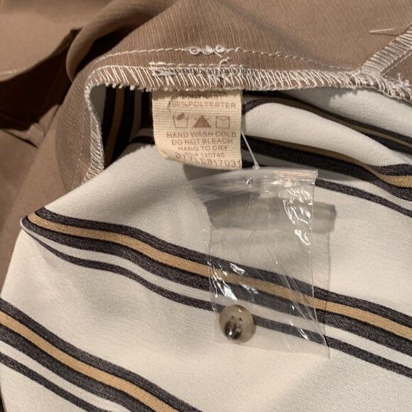 Mystree deep khaki tencel & stripe sleeveless shirt w/button front & back. NWT. - Picture 11 of 11